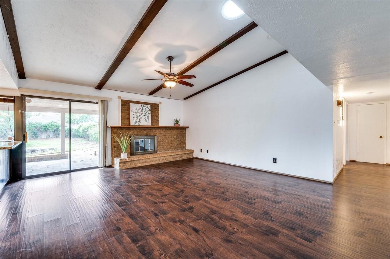 2209 Travis Dr - Photo 4 of 18