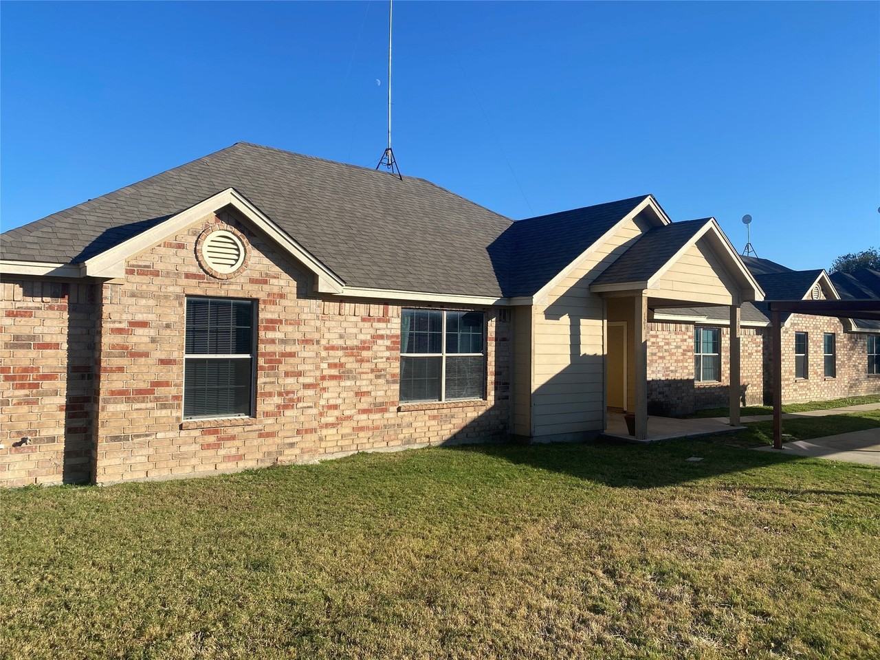 123 Sunburst Ct - Photo 2 of 8