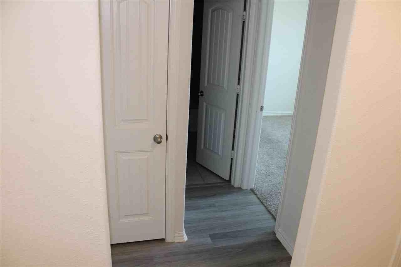 1321 Rembrandt Dr - Photo 4 of 37