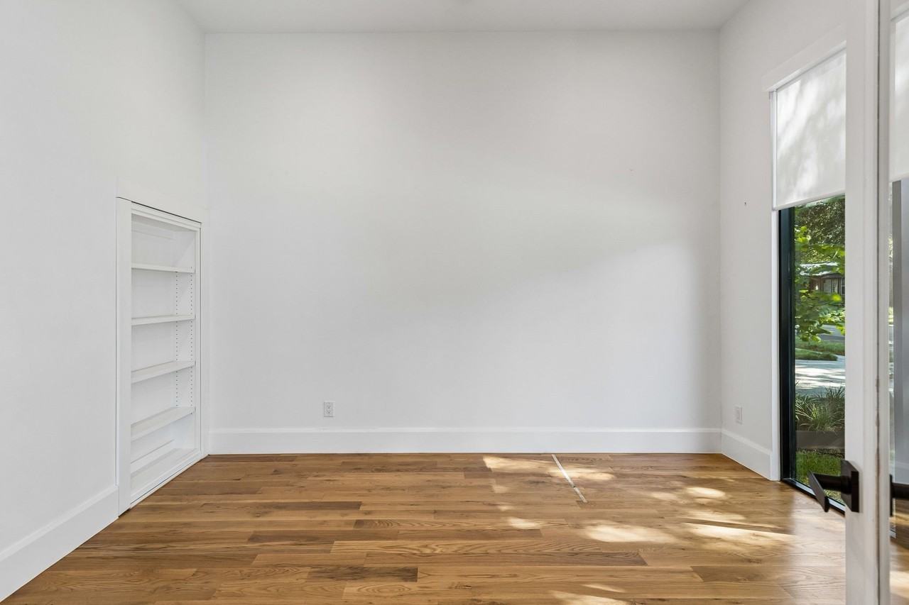 8546 Glencrest Ln - Photo 6 of 40