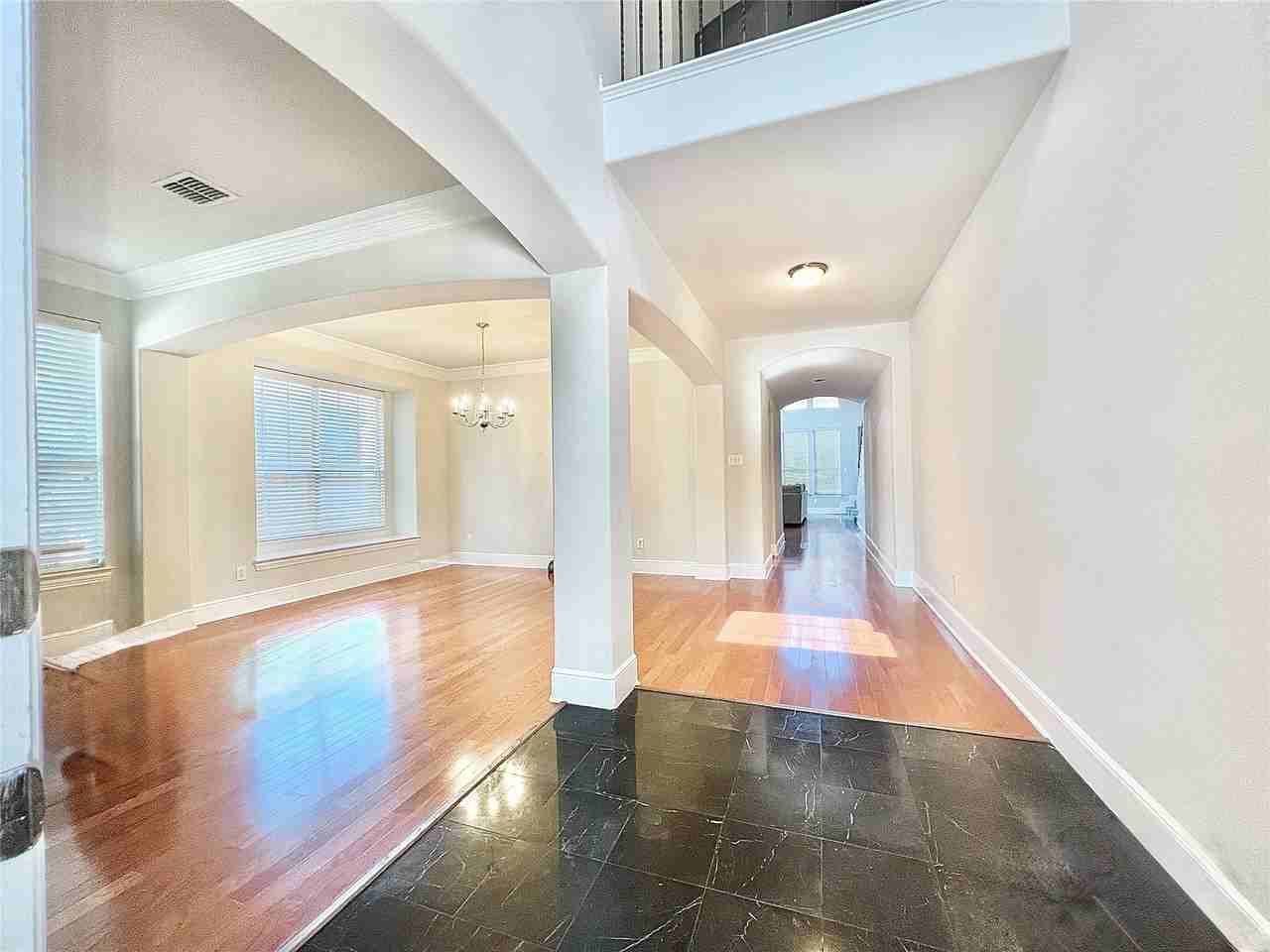 10404 Offshore Dr - Photo 3 of 39