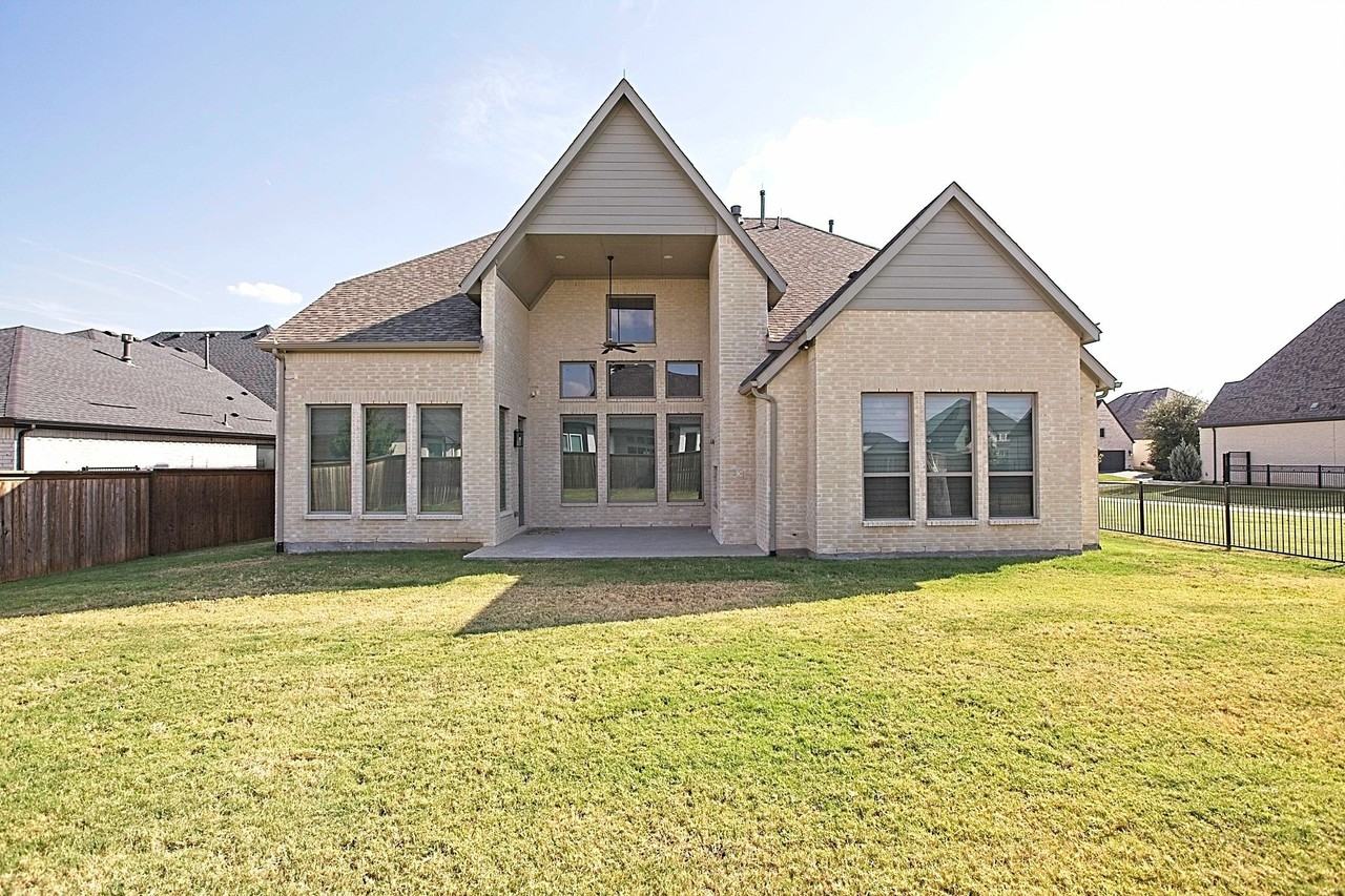 3041 Gaulding Dr - Photo 3 of 40