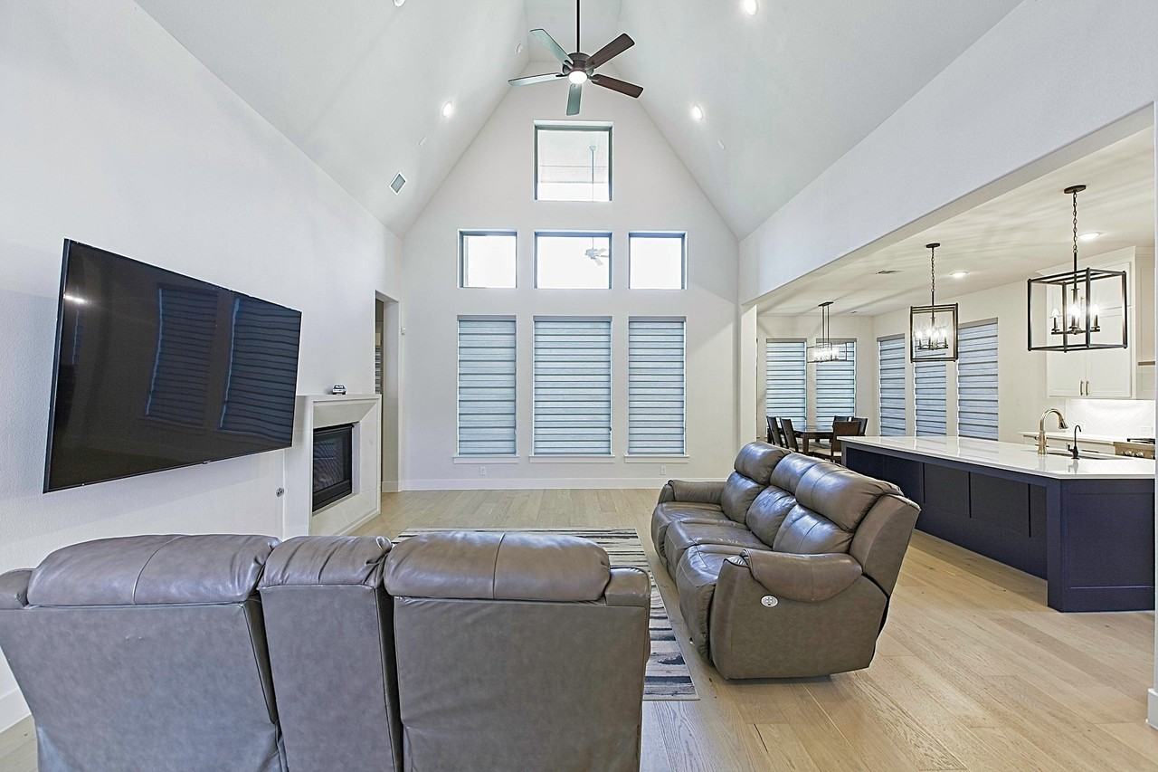 3041 Gaulding Dr - Photo 4 of 40