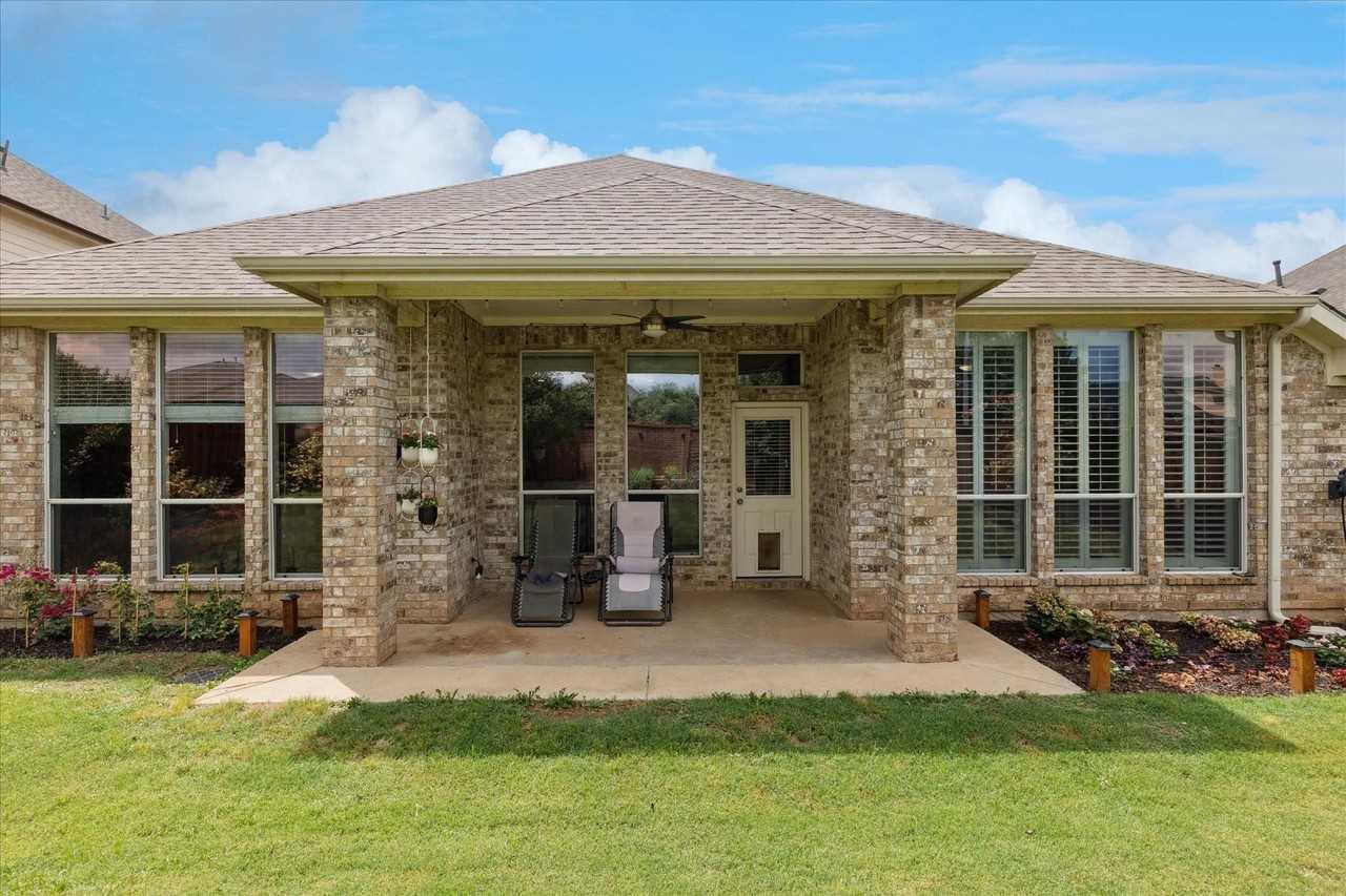 10237 Red Bluff Ln - Photo 2 of 8