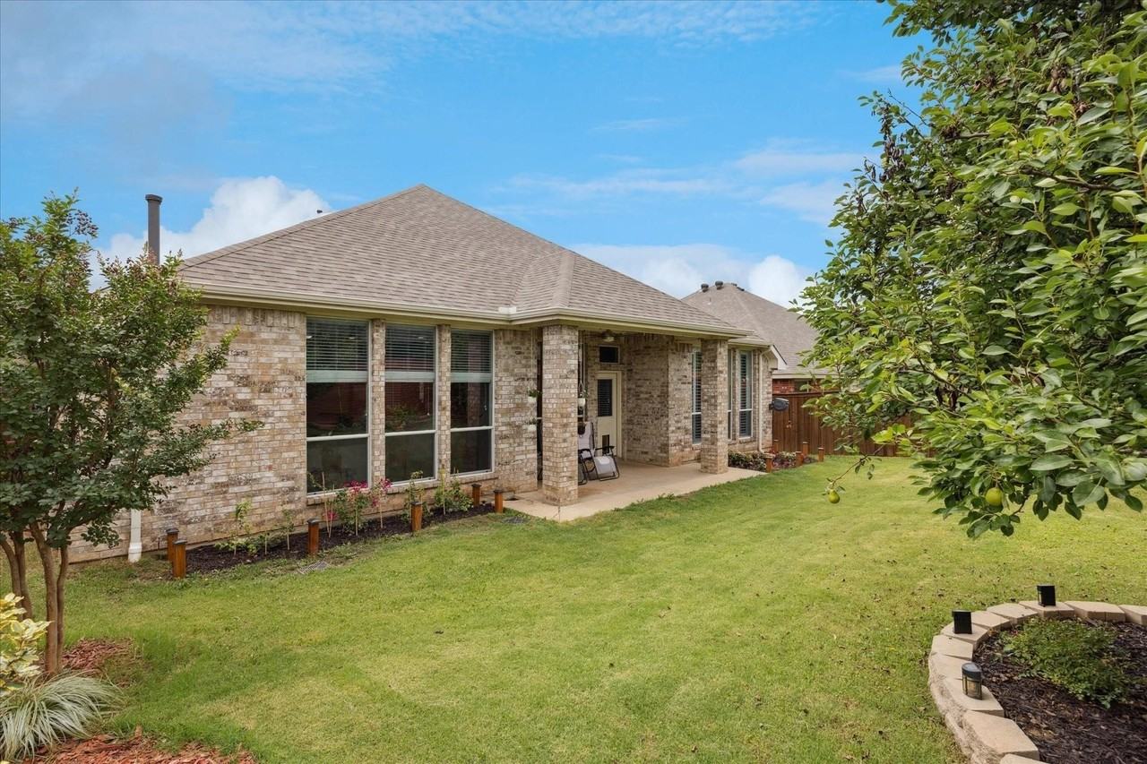 10237 Red Bluff Ln - Photo 3 of 8