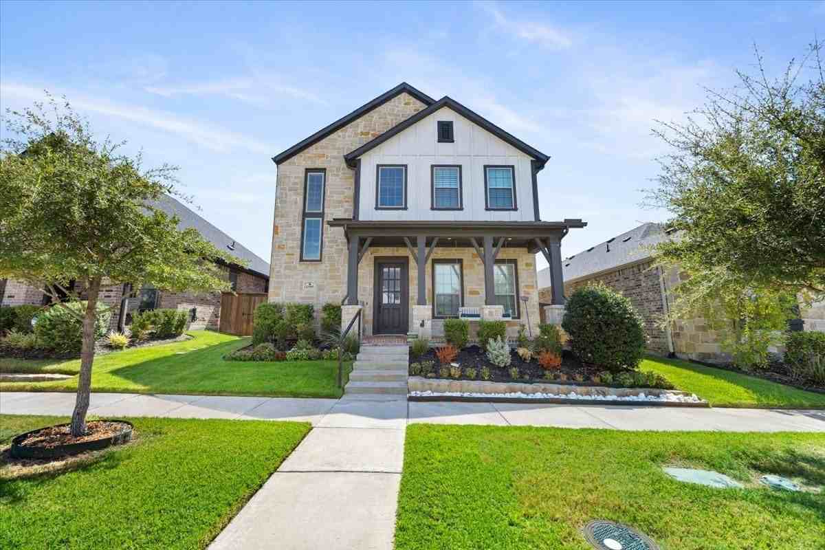 12905 Yale Ct - Photo 3 of 35