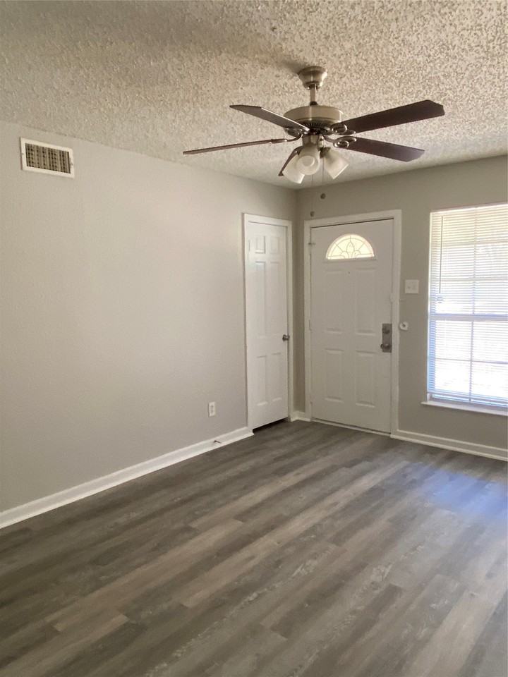 7120 Waycrest Dr - Photo 3 of 16