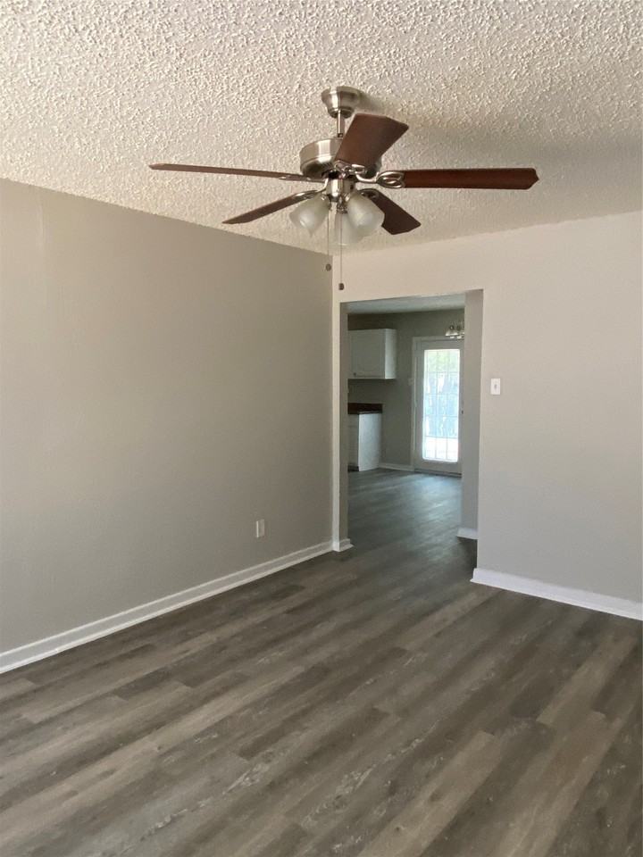 7120 Waycrest Dr - Photo 4 of 16