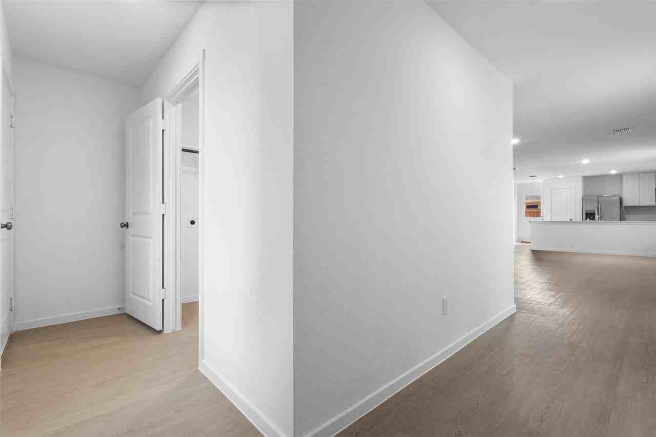 615 Kinglet Ln - Photo 3 of 17