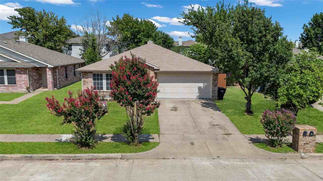 5132 Bedfordshire Dr - Photo 5 of 29