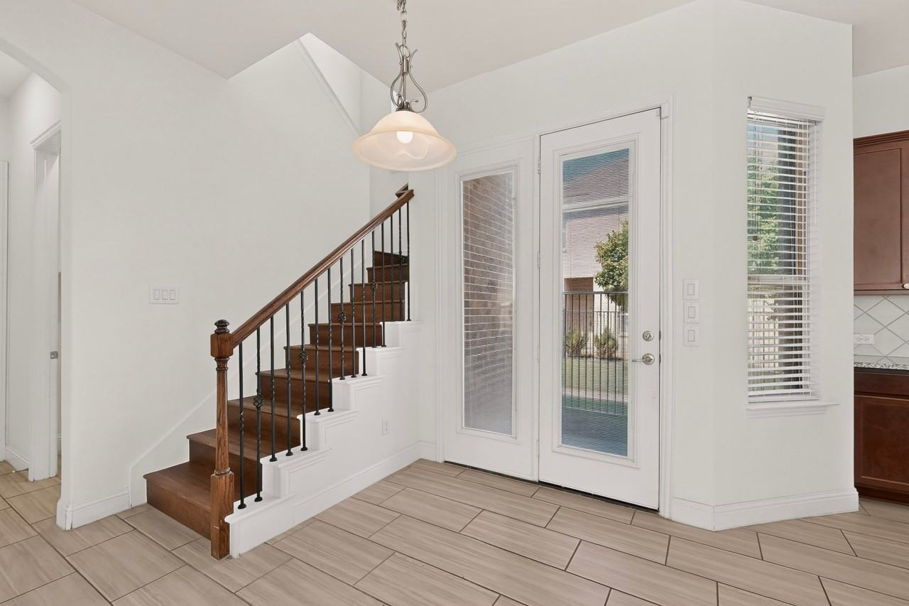 12779 Friar St - Photo 7 of 40