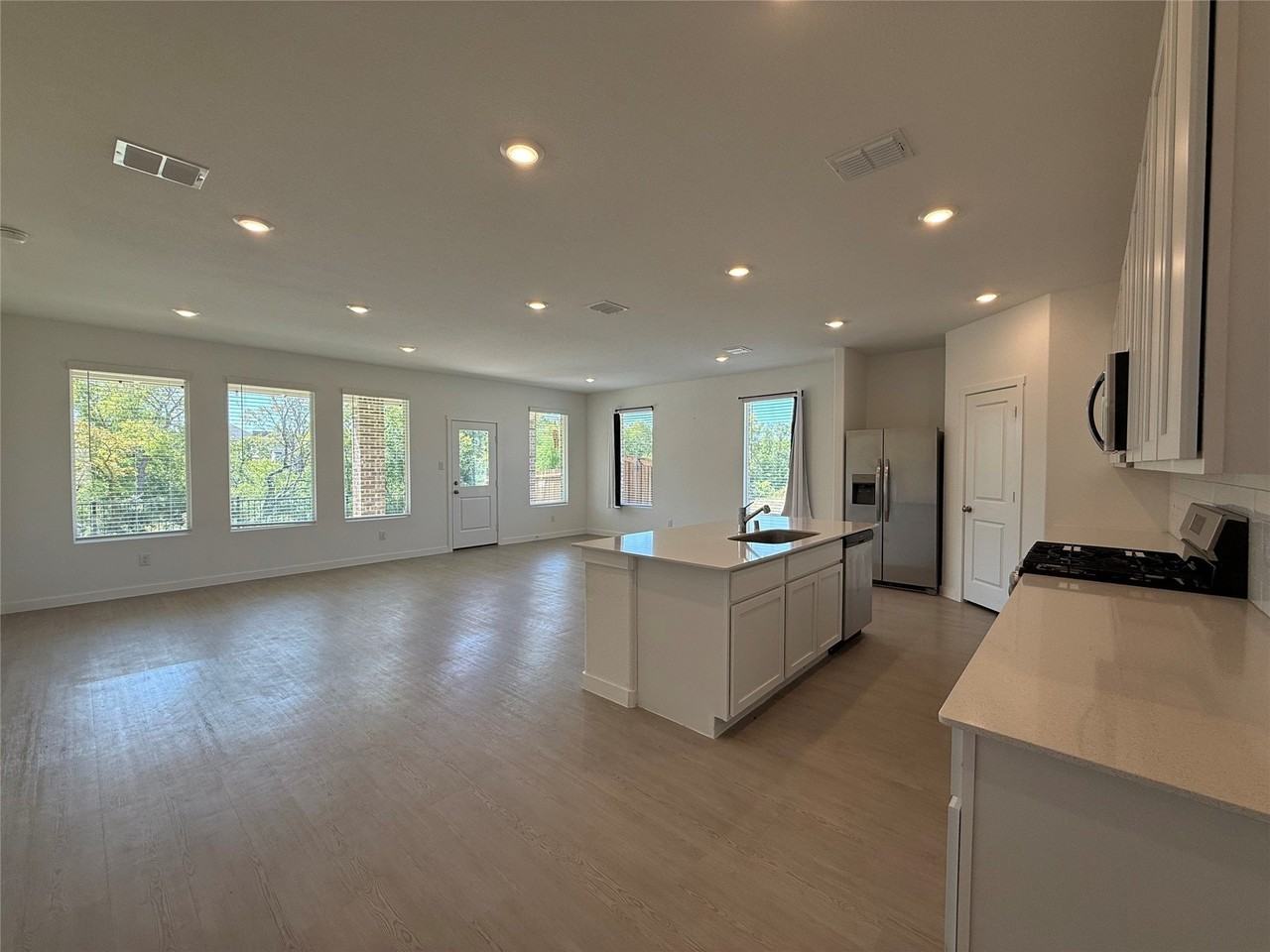 3025 Timber Ridge Dr - Photo 6 of 23