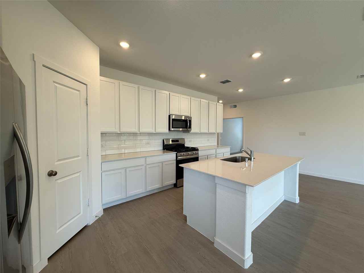 3025 Timber Ridge Dr - Photo 7 of 23