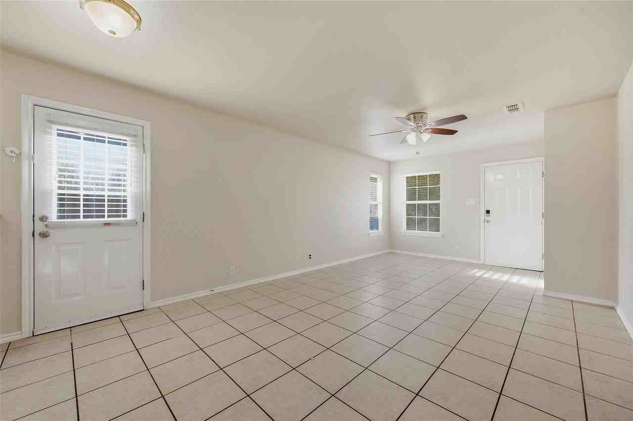 1017 Rice St - Photo 5 of 20