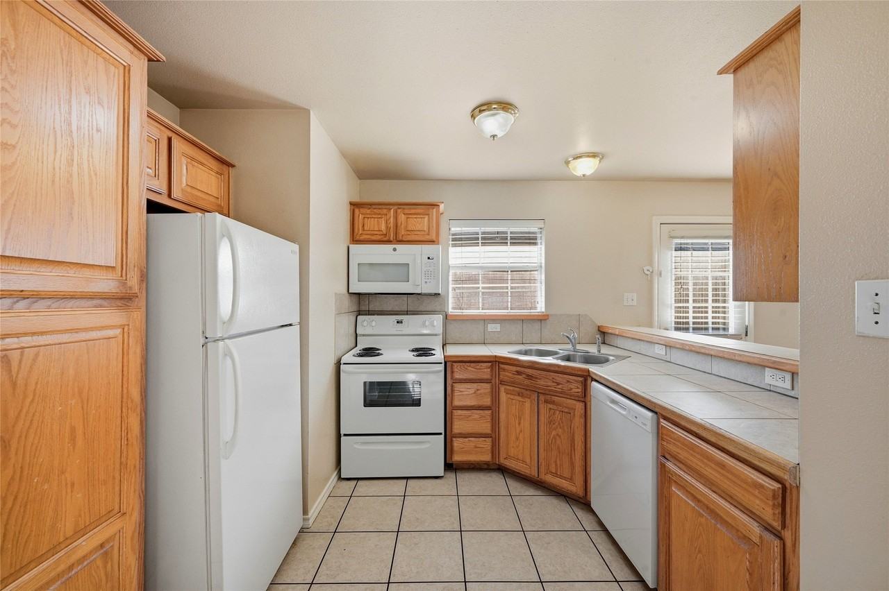 1017 Rice St - Photo 7 of 20
