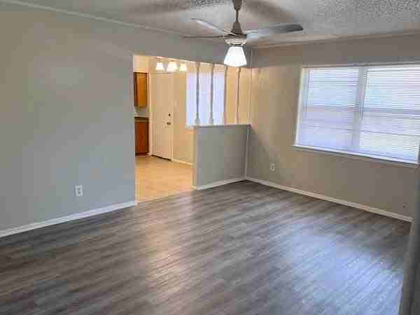 806 Phillips Dr - Photo 4 of 29