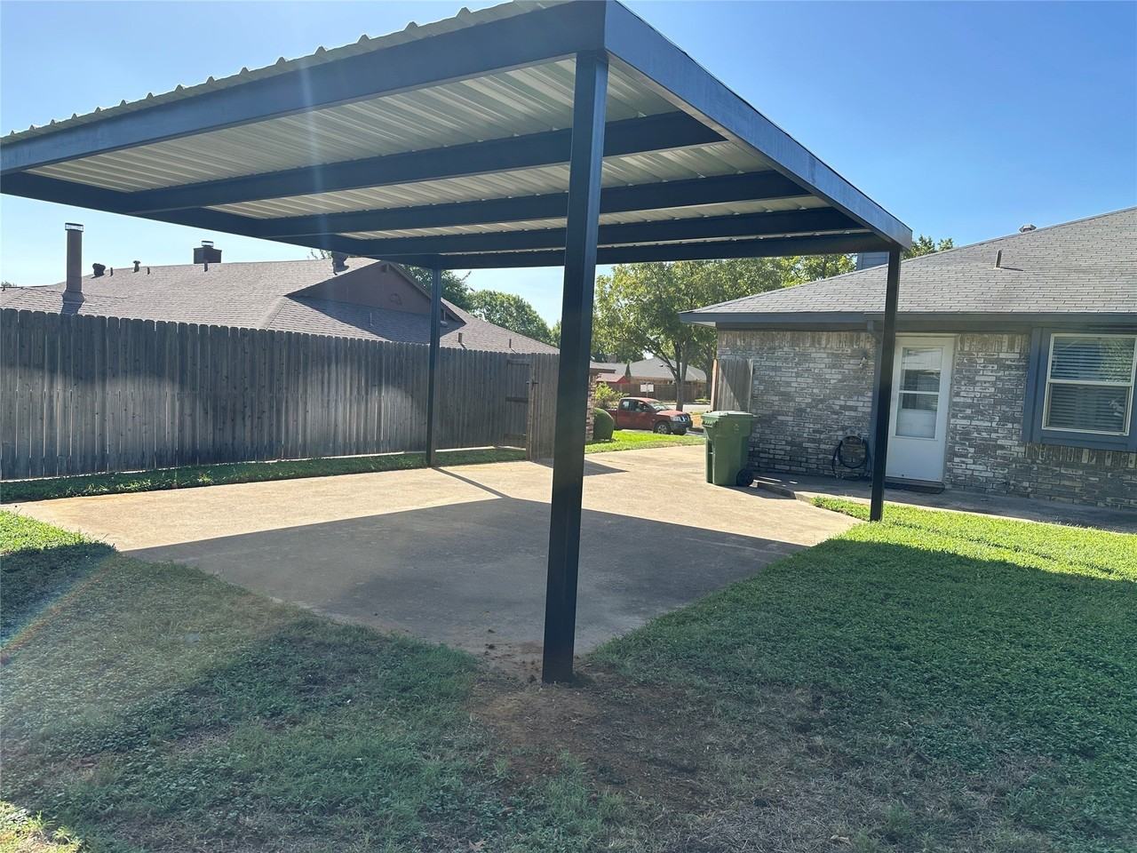 2305 Dalewood Ln - Photo 2 of 13
