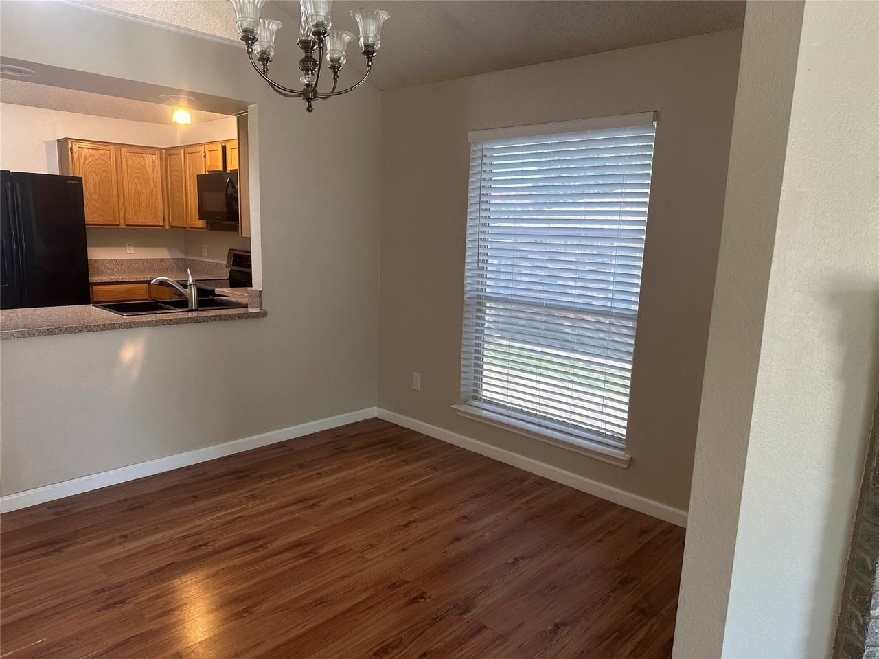 2305 Dalewood Ln - Photo 5 of 13