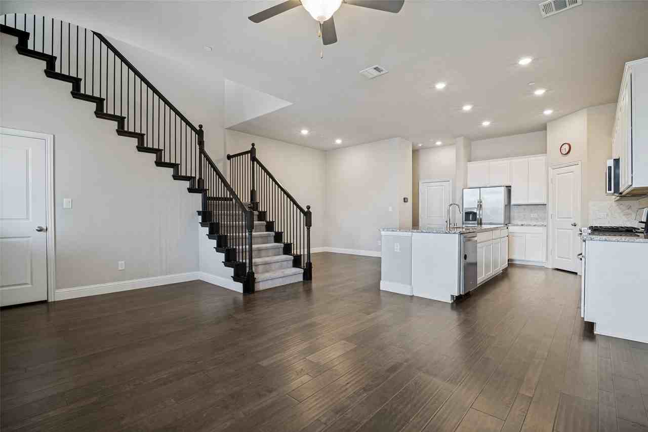 7401 Sunset Blvd - Photo 6 of 29