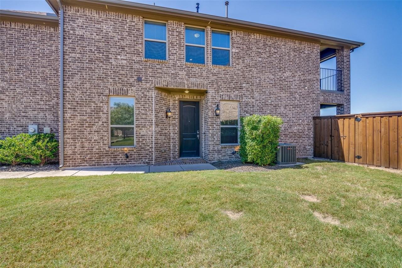 4533 Titus Cir - Photo 2 of 24