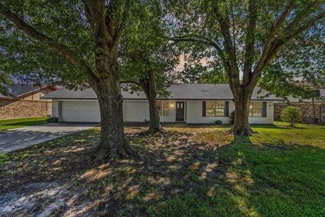 221 Azalea Dr - Photo 3 of 27