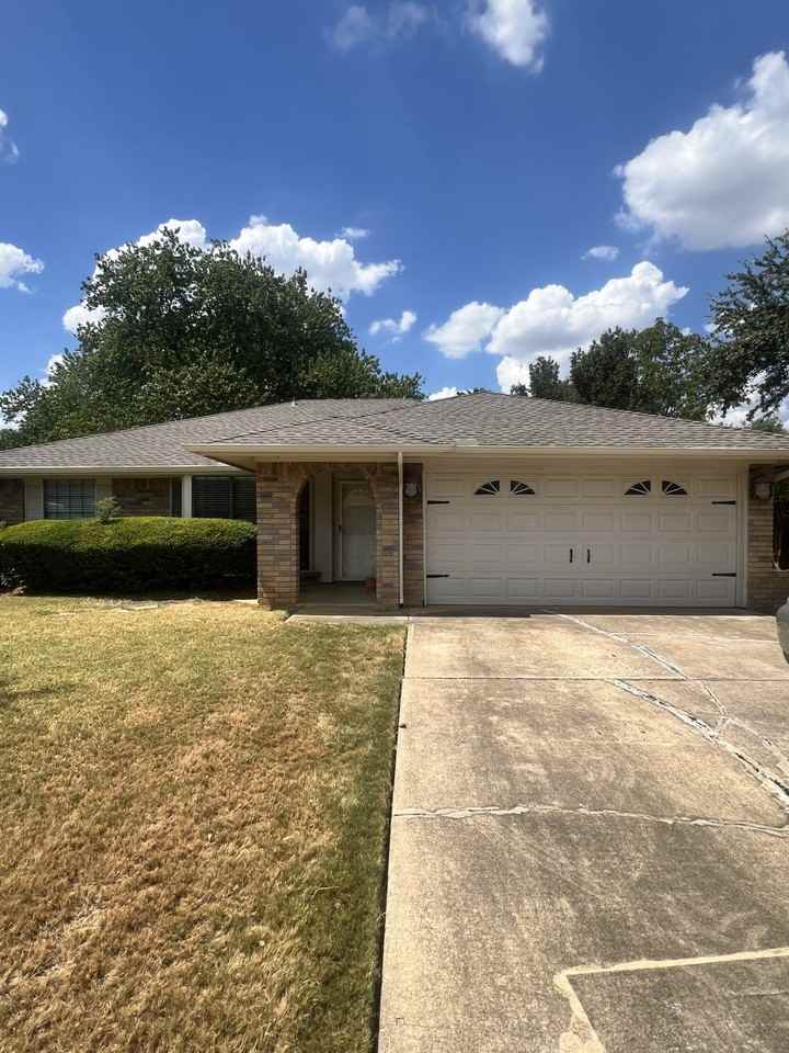 2513 Poppy Ln - Photo 2 of 20
