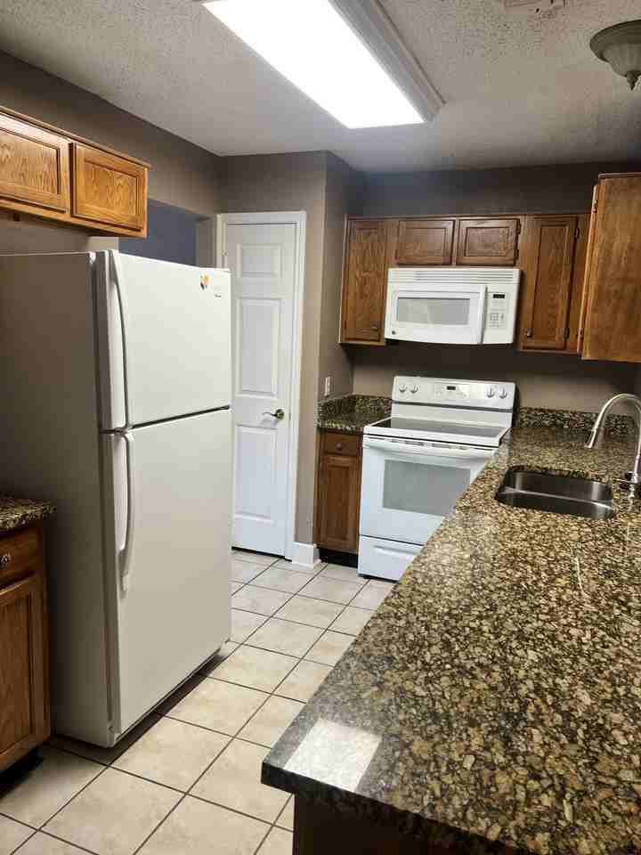 2513 Poppy Ln - Photo 4 of 20