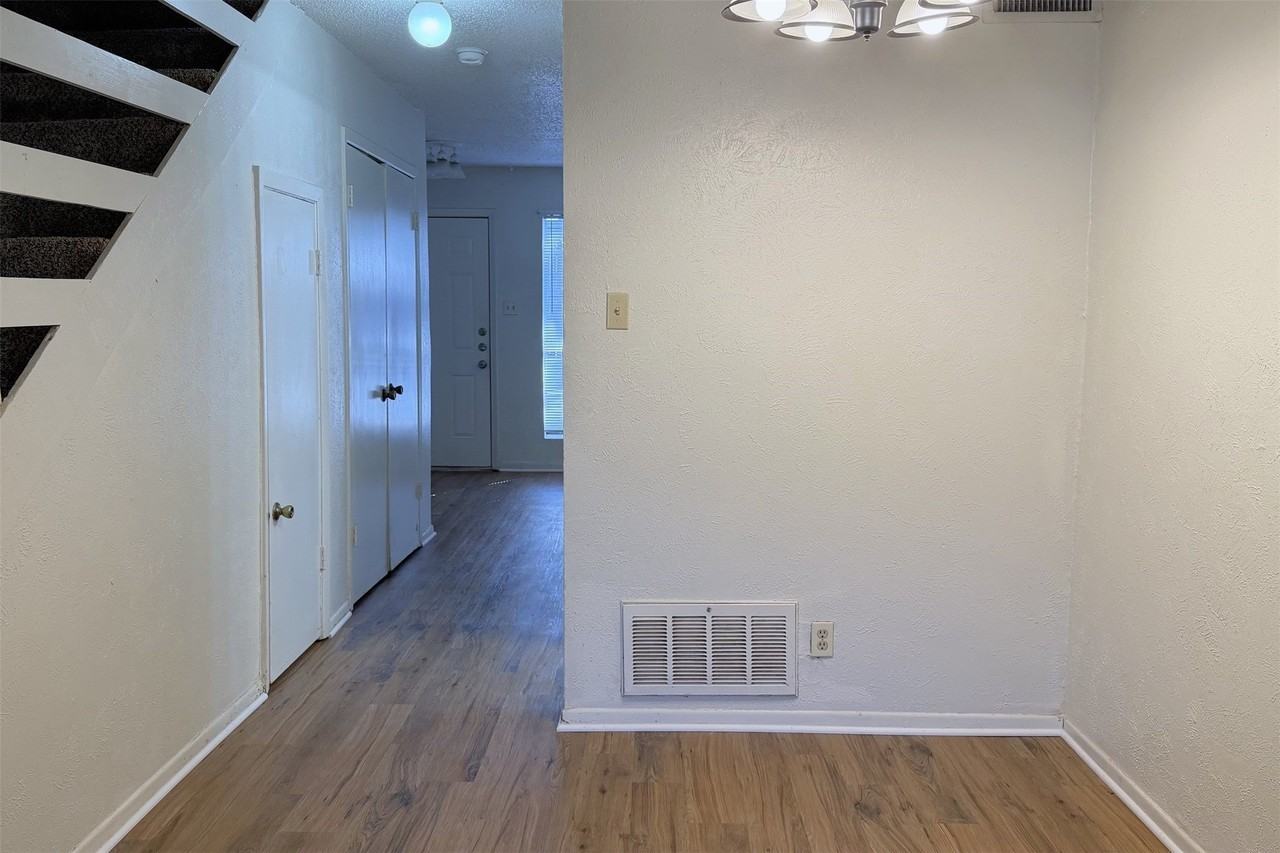 1913 Kingswood Ct - Photo 4 of 22