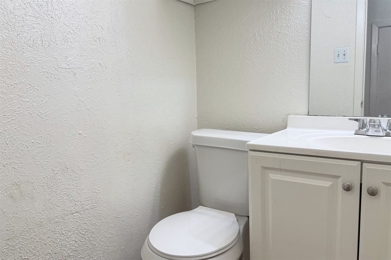 1913 Kingswood Ct - Photo 5 of 22