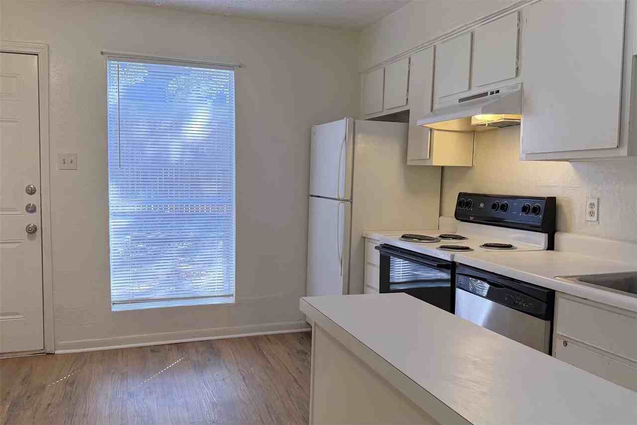 1913 Kingswood Ct - Photo 7 of 22