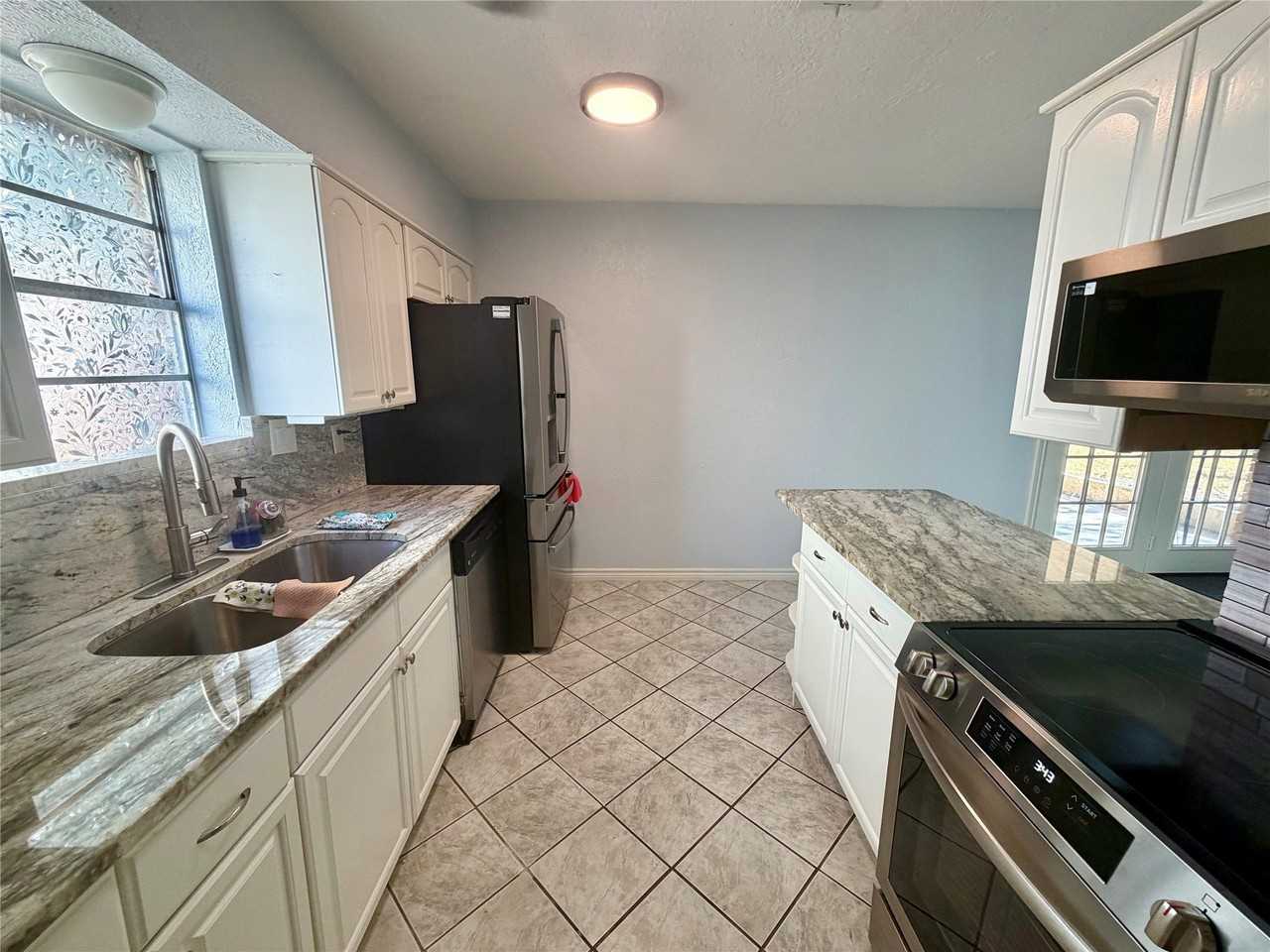 608 Coronado Dr - Photo 5 of 26
