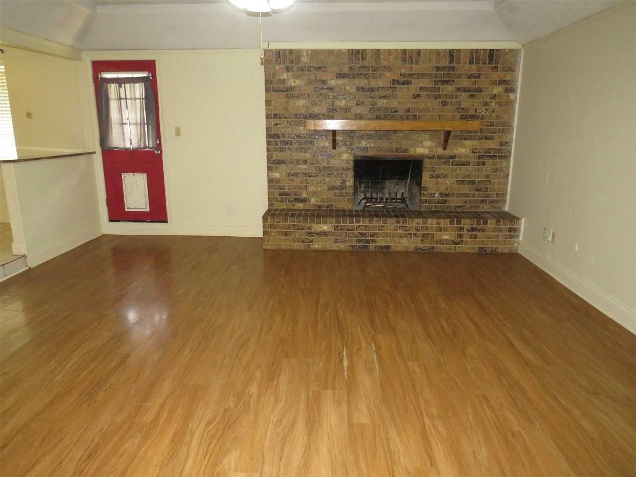 1928 Hurstview Dr - Photo 4 of 22