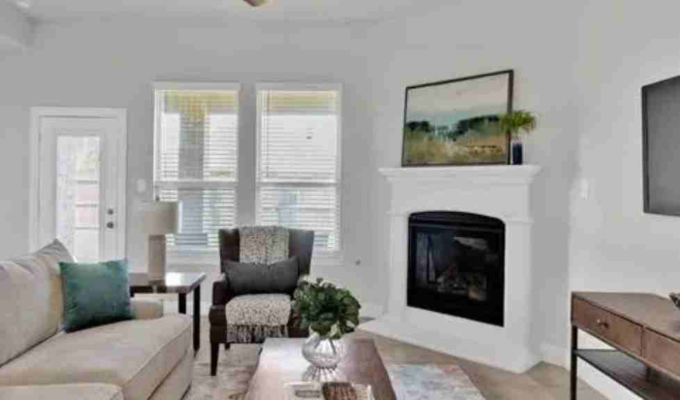 10905 Aledo Ln - Photo 4 of 16