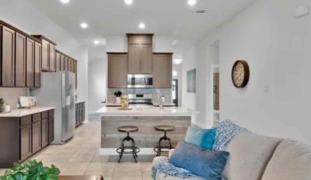 10905 Aledo Ln - Photo 5 of 16