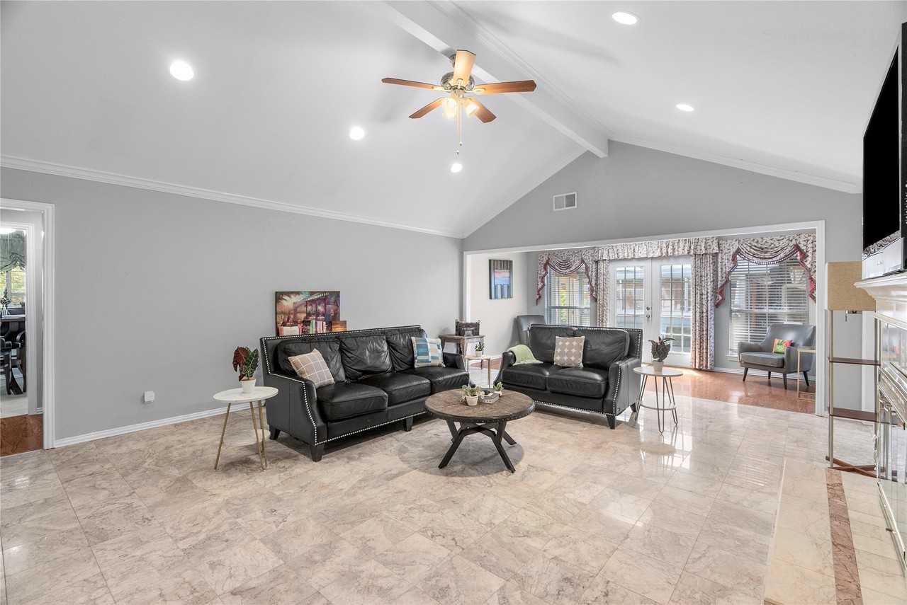 3024 Encino Dr - Photo 3 of 35