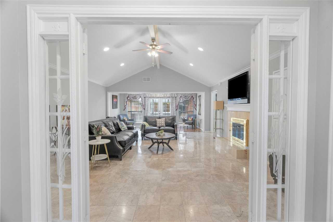 3024 Encino Dr - Photo 4 of 35