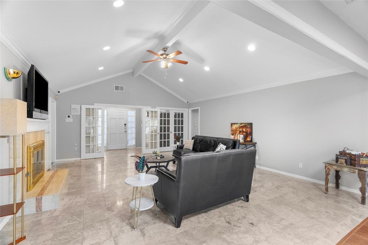 3024 Encino Dr - Photo 6 of 35