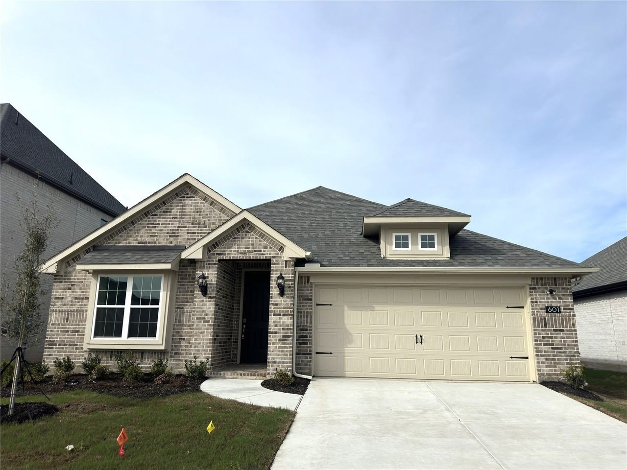 601 Tartane Dr - Photo 2 of 24