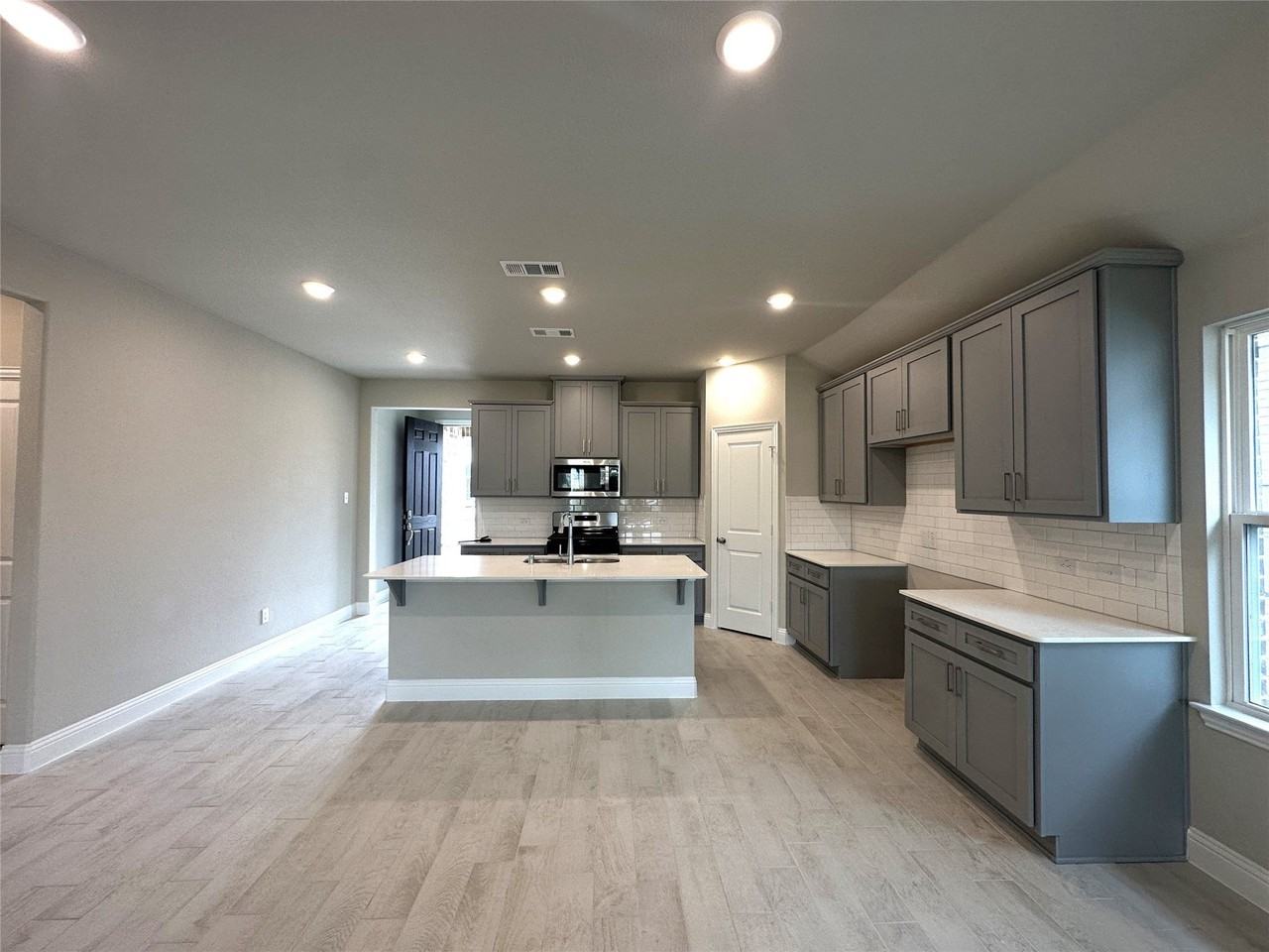 601 Tartane Dr - Photo 3 of 24
