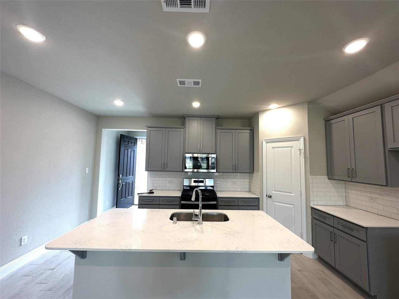 601 Tartane Dr - Photo 5 of 24