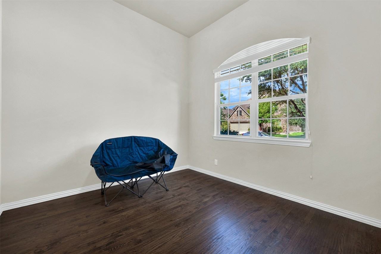 10821 Patton Dr - Photo 3 of 31