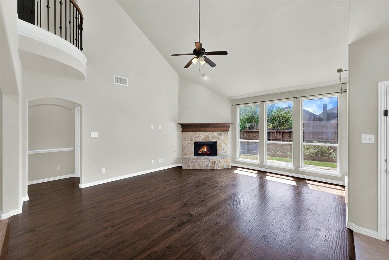 10821 Patton Dr - Photo 7 of 31