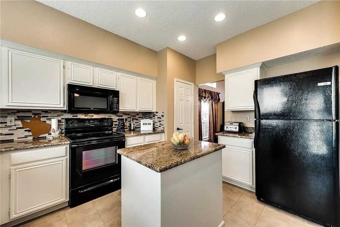 1208 Canoe Ln - Photo 2 of 20
