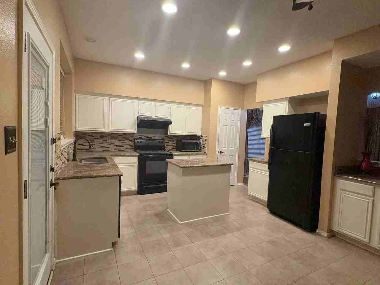 1208 Canoe Ln - Photo 3 of 20