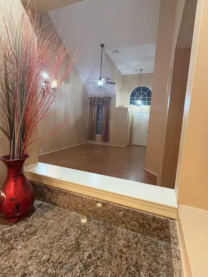 1208 Canoe Ln - Photo 5 of 20