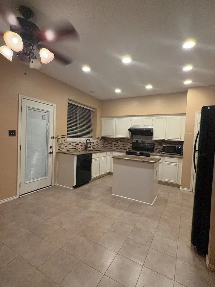 1208 Canoe Ln - Photo 6 of 20