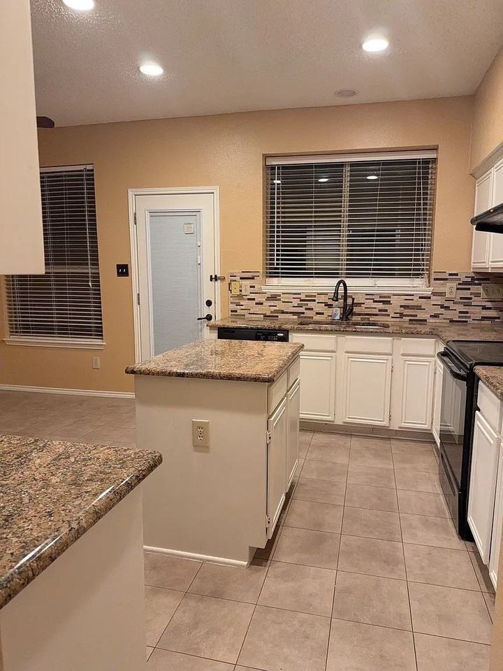 1208 Canoe Ln - Photo 7 of 20