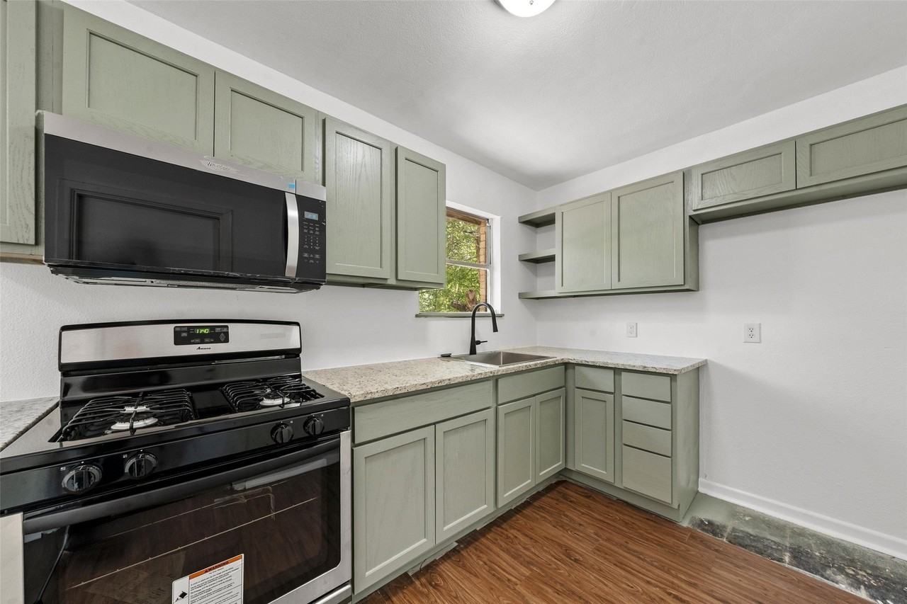 3812 Acree St - Photo 5 of 14