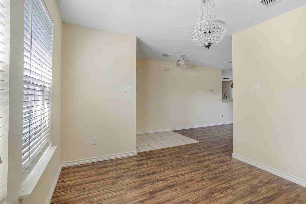 1921 Southridge Ln - Photo 6 of 34