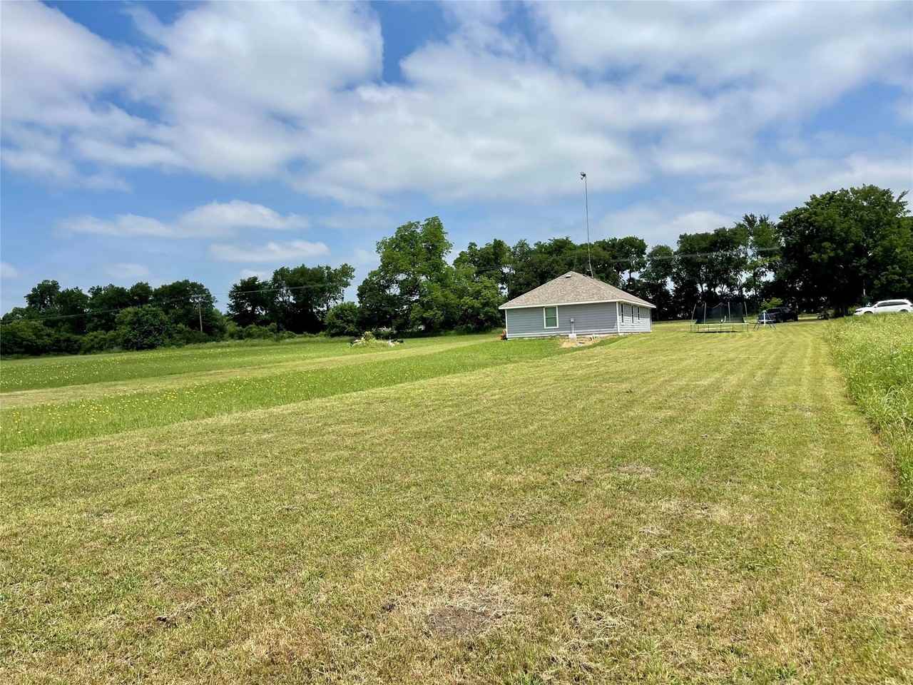 1581 County Road 1079 - Photo 5 of 36